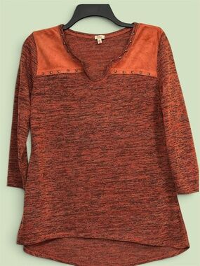 Reba size M Quarter Length Sleeve Top